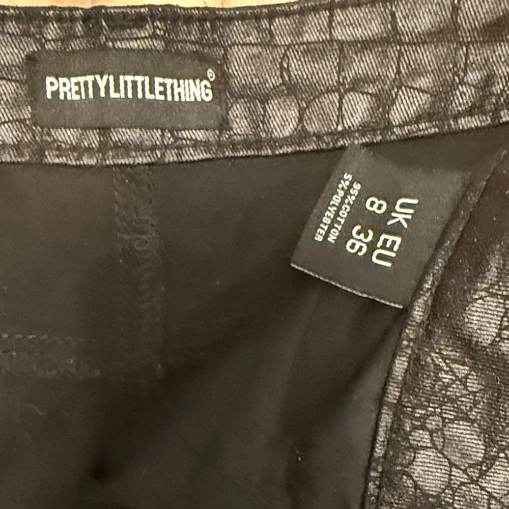 PrettyLittleThing Women’s Black Textured Pants, Size 4 - Picture 2 of 5